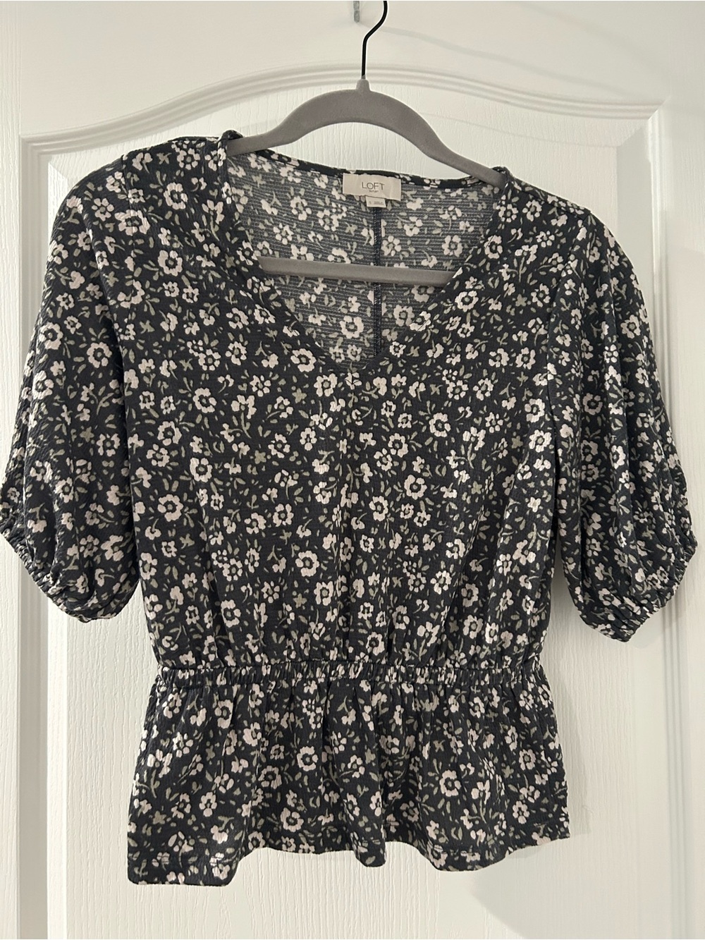 LOFT Black and White Floral Peplum Top
